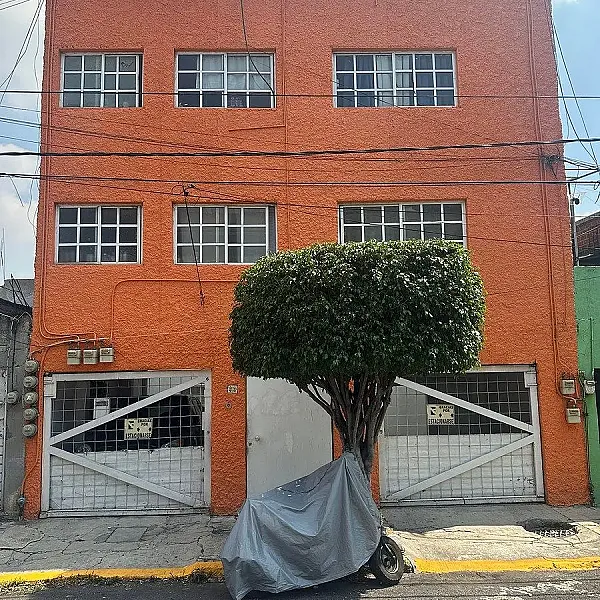 INVERSIONISTAS VENDO EXCELENTE  EDIFICIO CON 5 DEPTOS