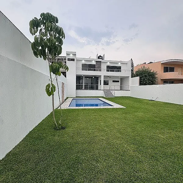 Casa en venta  con alberca en Burgos, Cuernavaca, Morelos.