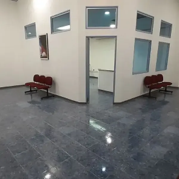 Rento extensa oficina a 3 cuadras del Aeropuerto de la Ciudad de México.