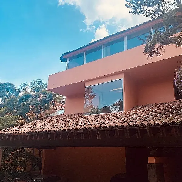 “Casa de autor en VENTA  en Bosques de las Lomas | 735 m² entre árboles