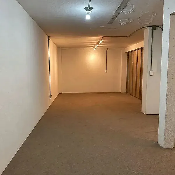Renta de Bodega Comercial en Valentín Gómez Farias JC85