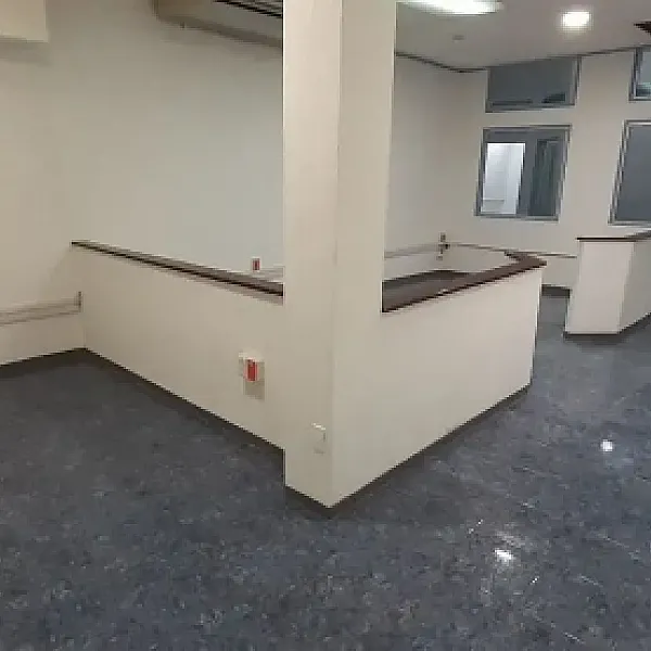 Rento extensa oficina a 3 cuadras del Aeropuerto de la Ciudad de México.