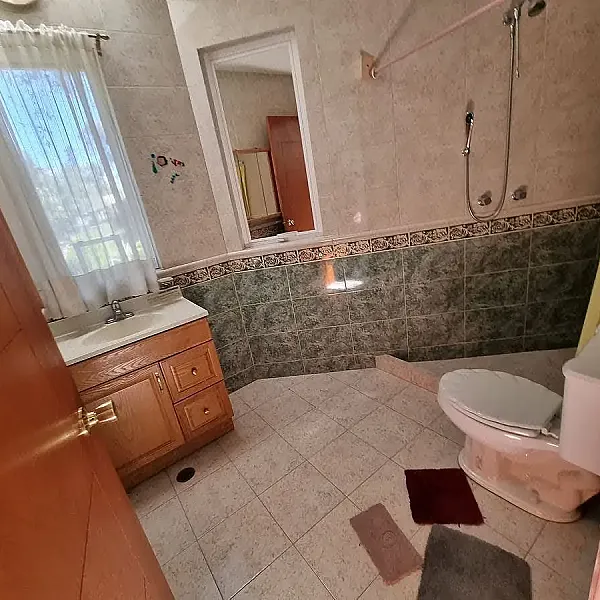 Residencia en Venta con jardines, Casa Club, GYM y Cancha de Tenis