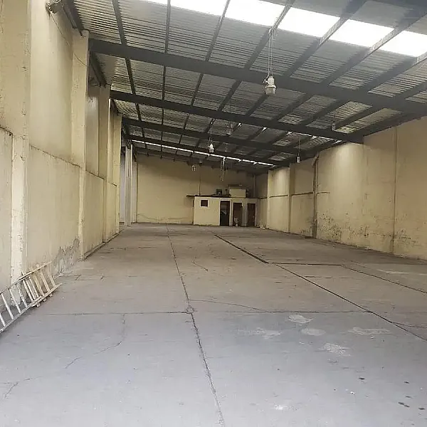 Renta de Bodega Comercial en Santa Maria La Ribera JC100