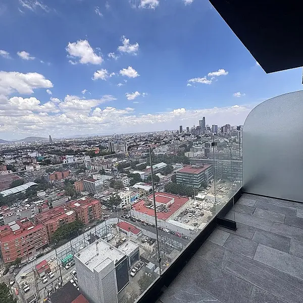 VIVE EN UN LUGAR QUE LO TIENE TODO!! DEPARTAMENTO CON OFICINA y SKY GYM