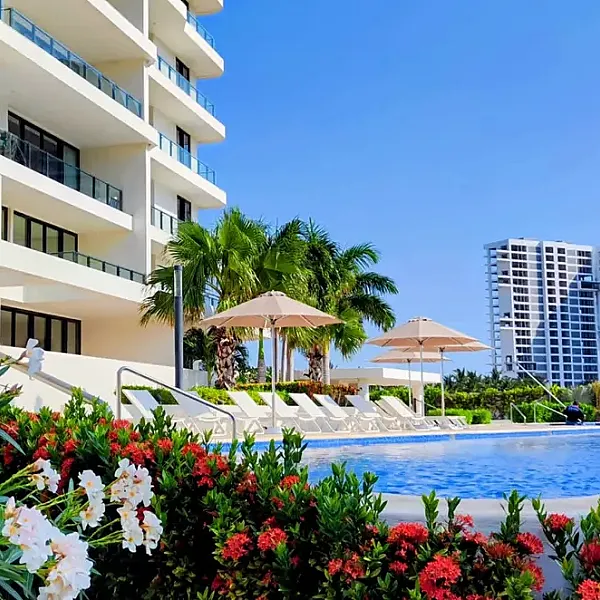 Venta de Departamento en Puerto Cancún, entrega inmediata