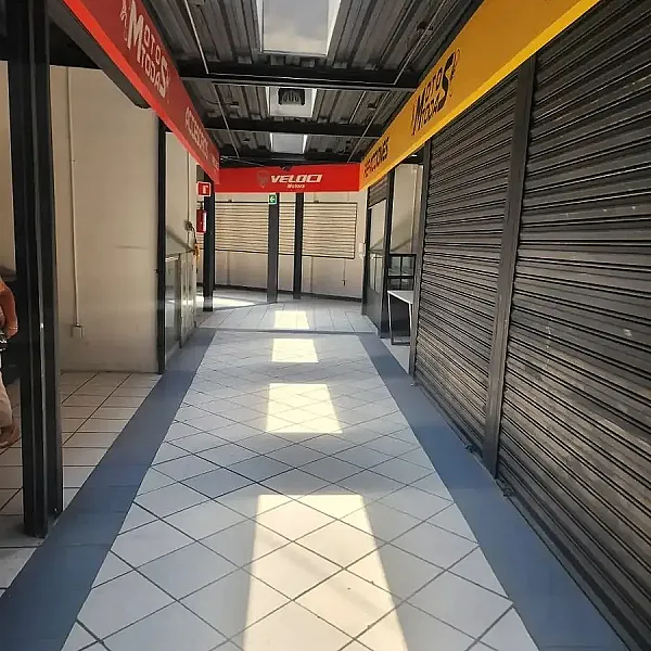 EXCELENTE LOCAL COMERCIAL SOBRE EJE CENTRAL IB2.