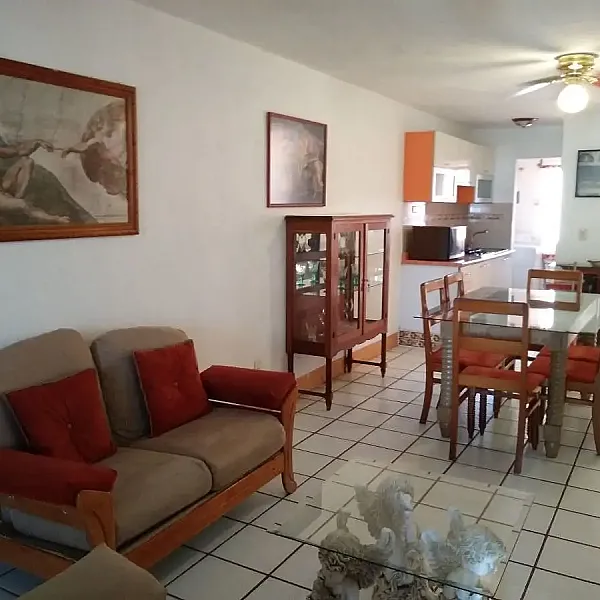 Rento departamento amueblado de 2 recámaras con terraza, en Fracc. Burgos