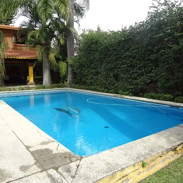 Casa con jardín y alberca en Fraccionamiento las Fincas, Jiutepec