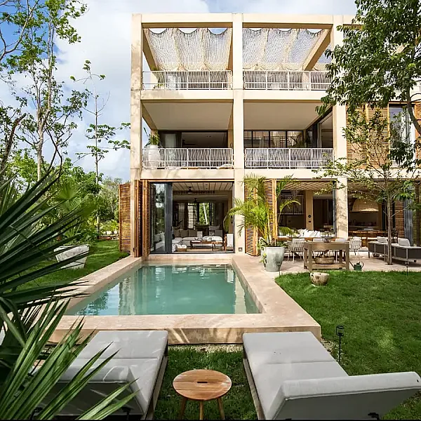 Venta de Villa con Campo de Golf en Playa del Carmen, Quintana Roo.